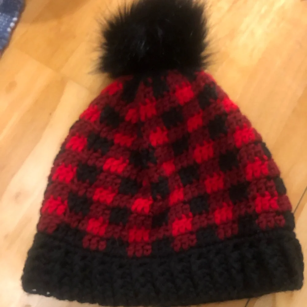 Red and Black Pom-Pom Beanie with Removable Pom - Picture 3 of 4